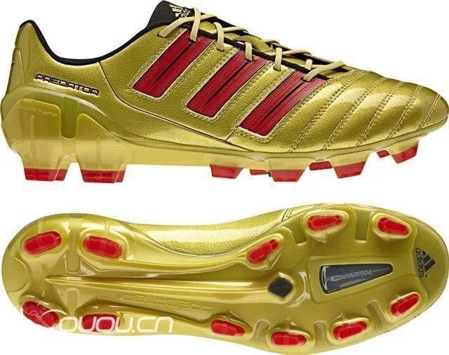 这双adidas David Beckham AdiPower Predator是第一双adidas 发布零售的金色猎鹰战靴。相信猎鹰和贝克汉姆的粉丝们不会错过拥有它的机会。